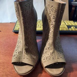 Restricted Peep Toe Wedge Booties Suede Tan Size9.5 Preloved Excellent Condition